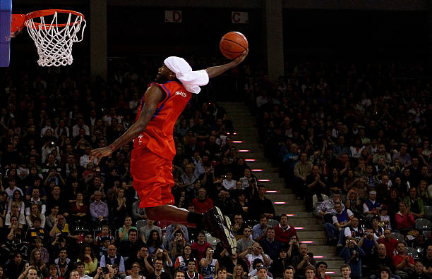 除了帮助他 除了帮助他