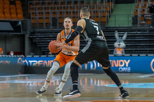 场上找回了 场上找回了